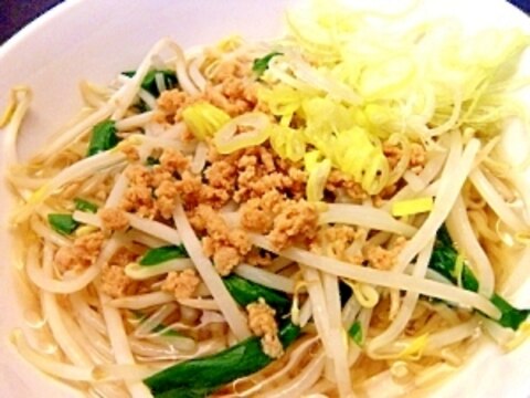 モヤシたっぷり♪ニラそぼろ塩ラーメン